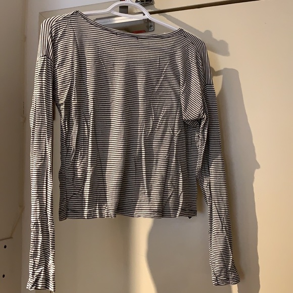 Brandy Melville Cropped Long Sleeve - Picture 2 of 3